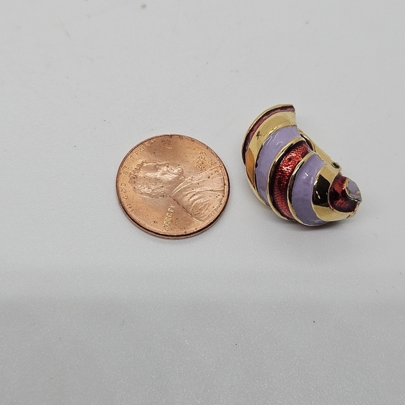 gold tone clip on earrings with red and purple enamel - Picture 5 of 5